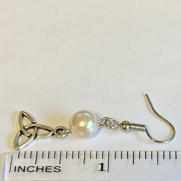 Celtic Knot Earrings Silver Plated Irish St Patricks Day White Glass Pearl - Picture 8 of 8